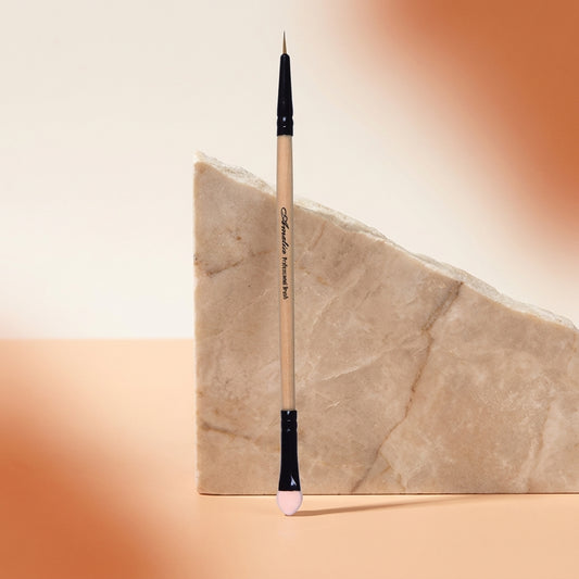 AI shoot - amelia-applicator-eyeliner-brush-ae-203
