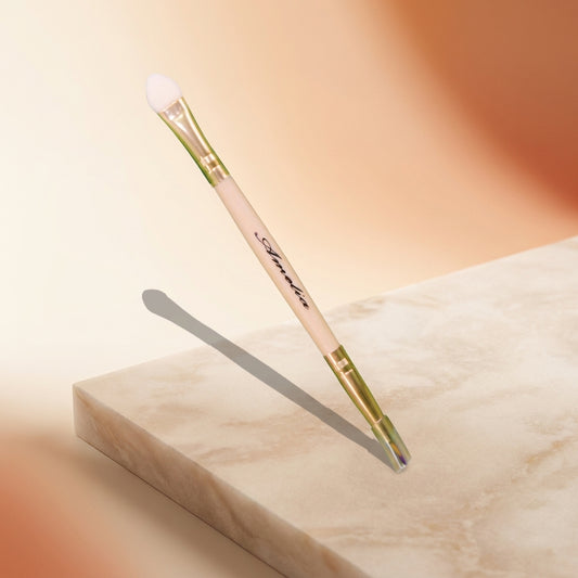 AI shoot - amelia-applicator-amp-eye-linner-brush-203