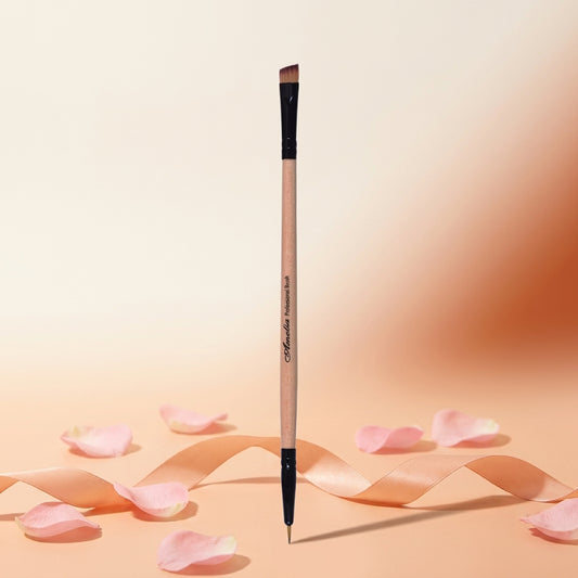AI shoot - amelia-cut-lip-brush-cl-207