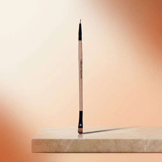 AI shoot - amelia-contouring-eyeliner-brush-ce-201